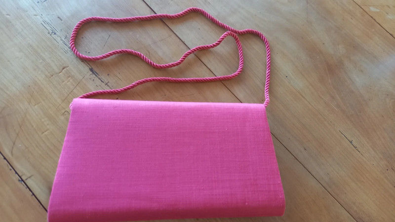 Pochette fushia 15 Meudon (92)