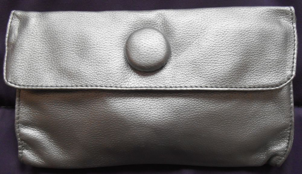 Pochette grise Ht 13,5 X Larg.22,5cm 2 Villejuif (94)