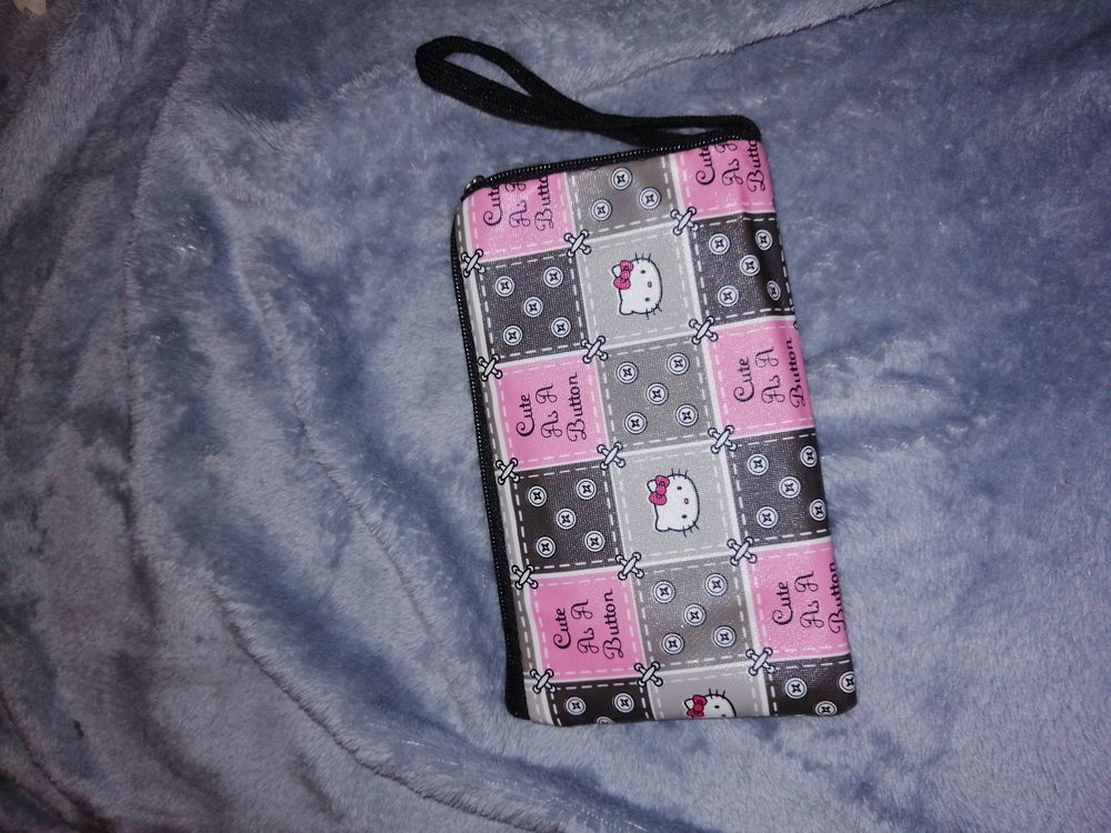 Pochette Hello Kitty. 15 Saint-Gratien (95)