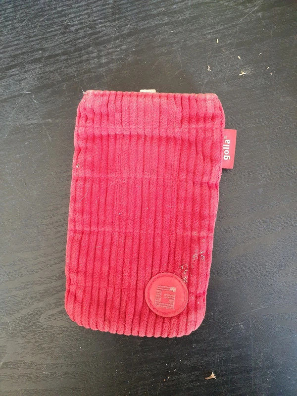 Pochette/housse de t�l�phone en tissu rouge 1 Aubvillers (80)