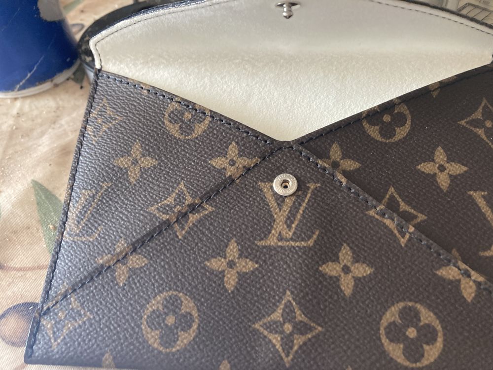 Pochette louis Vuitton 150 N�mes (30)