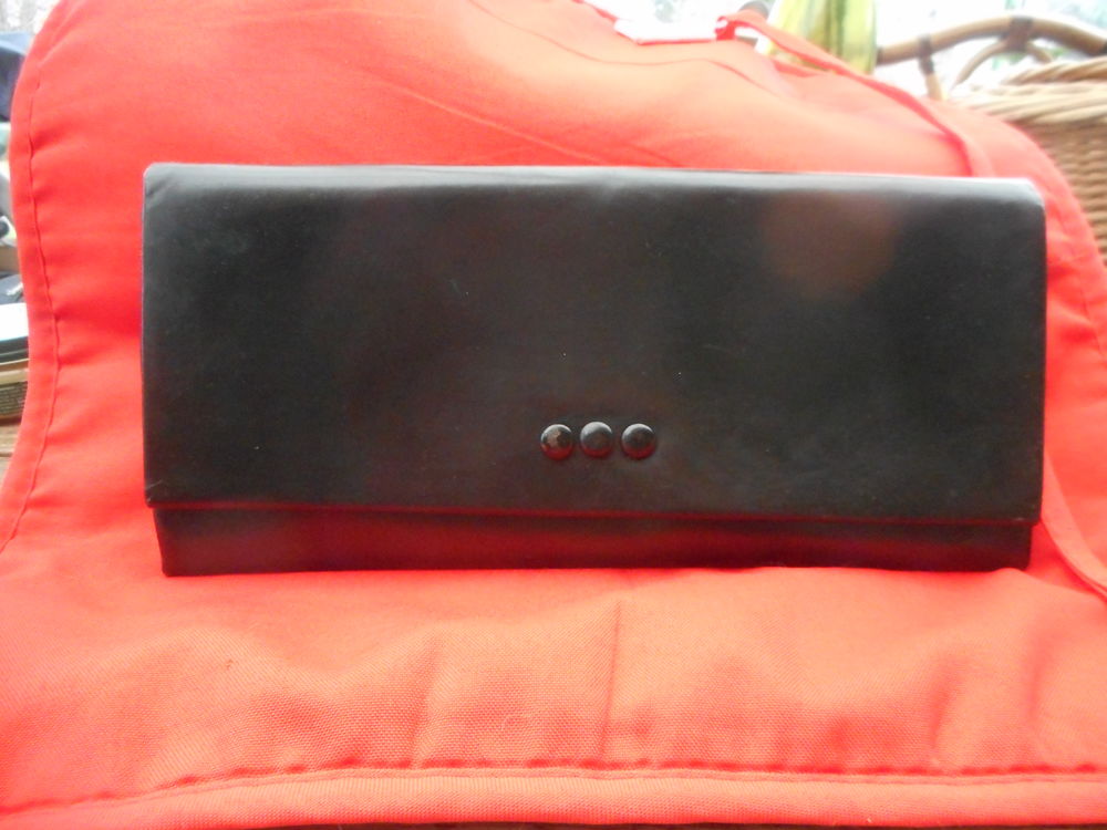 Pochette � main vintage en Ska� 8 Nieuil-l'Espoir (86)