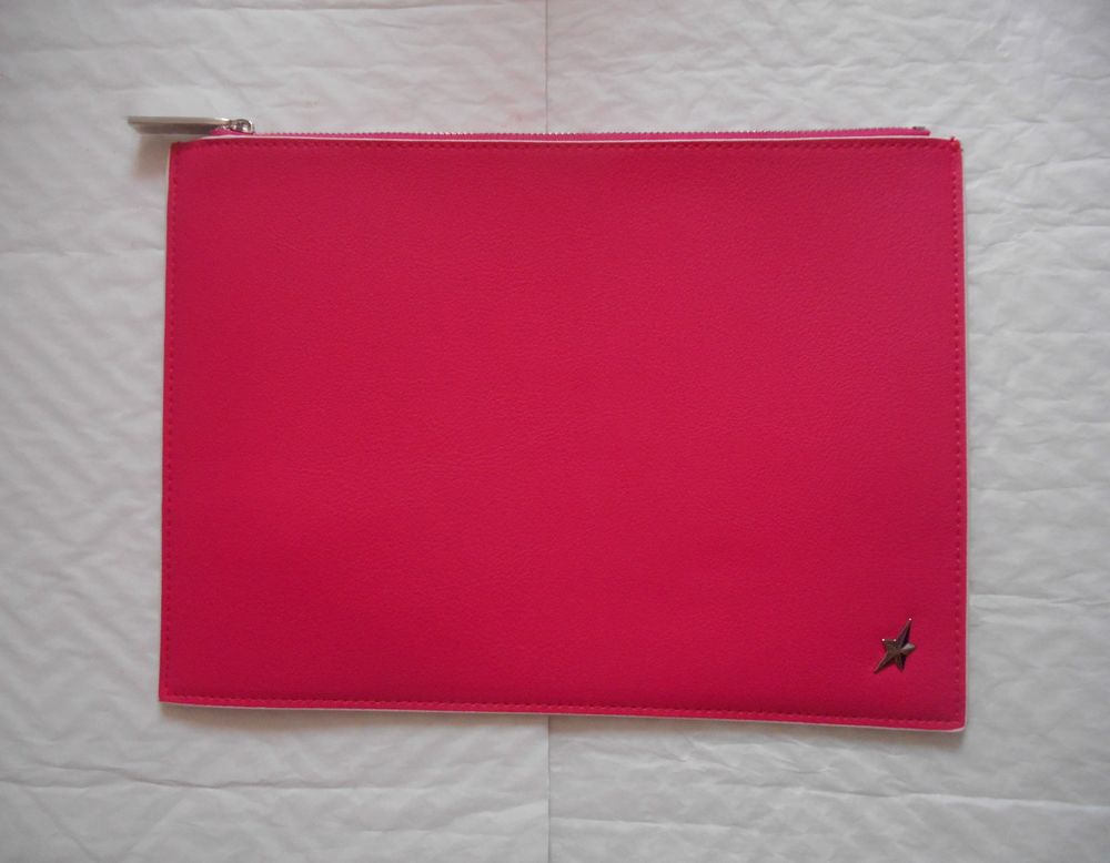 Pochette Mugler Angel Nova rose fushia dim. Larg.27XHt.21cm 18 Villejuif (94)