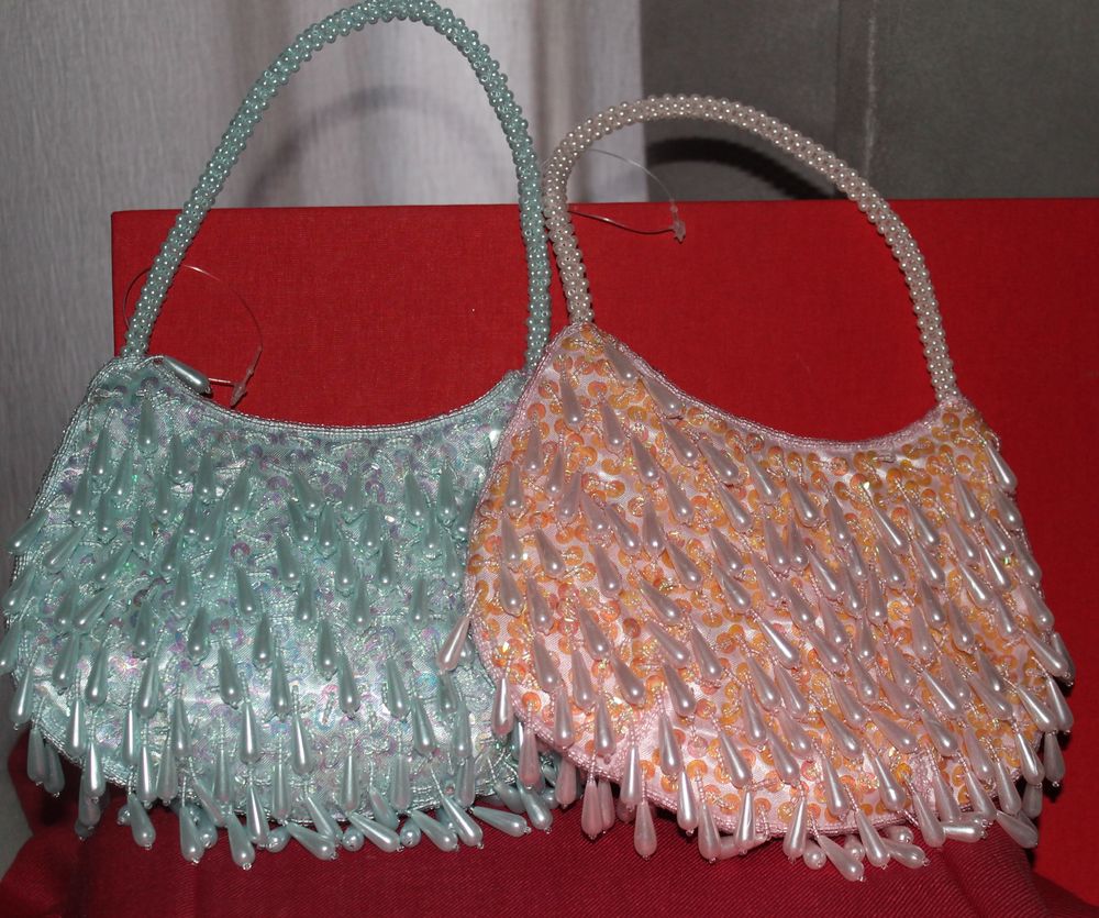 Pochette perl�e Bleue ou Rose, Blush et Rouge � L�vres 19 Vitry-sur-Seine (94)