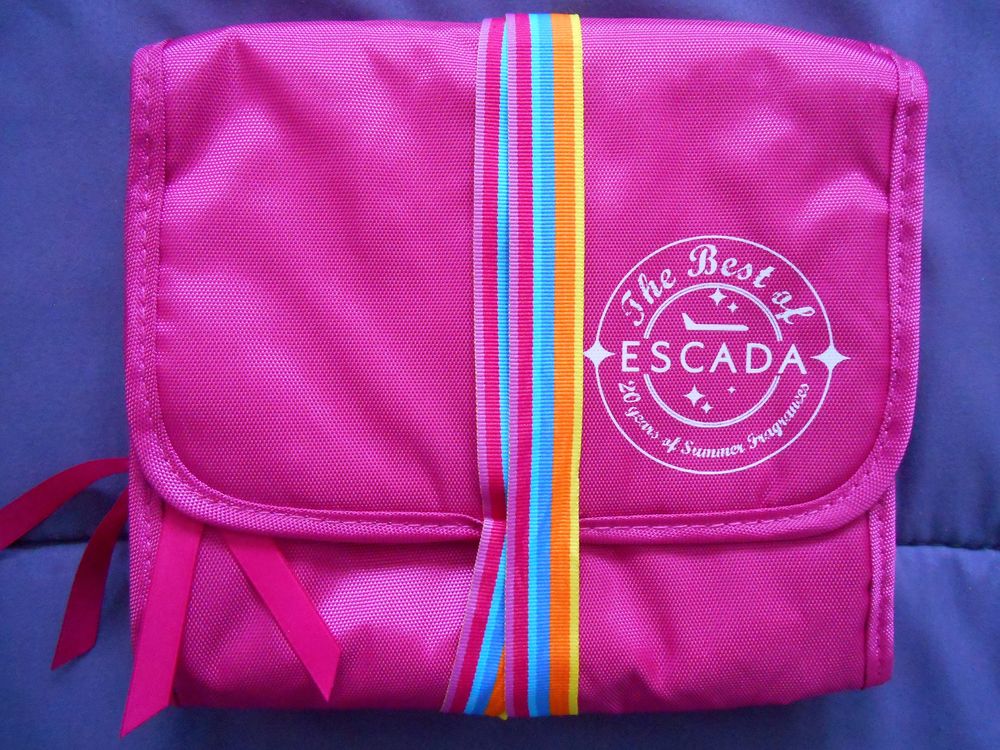 Pochette de rangement � suspendre Parfum ESCADA 4 Villejuif (94)