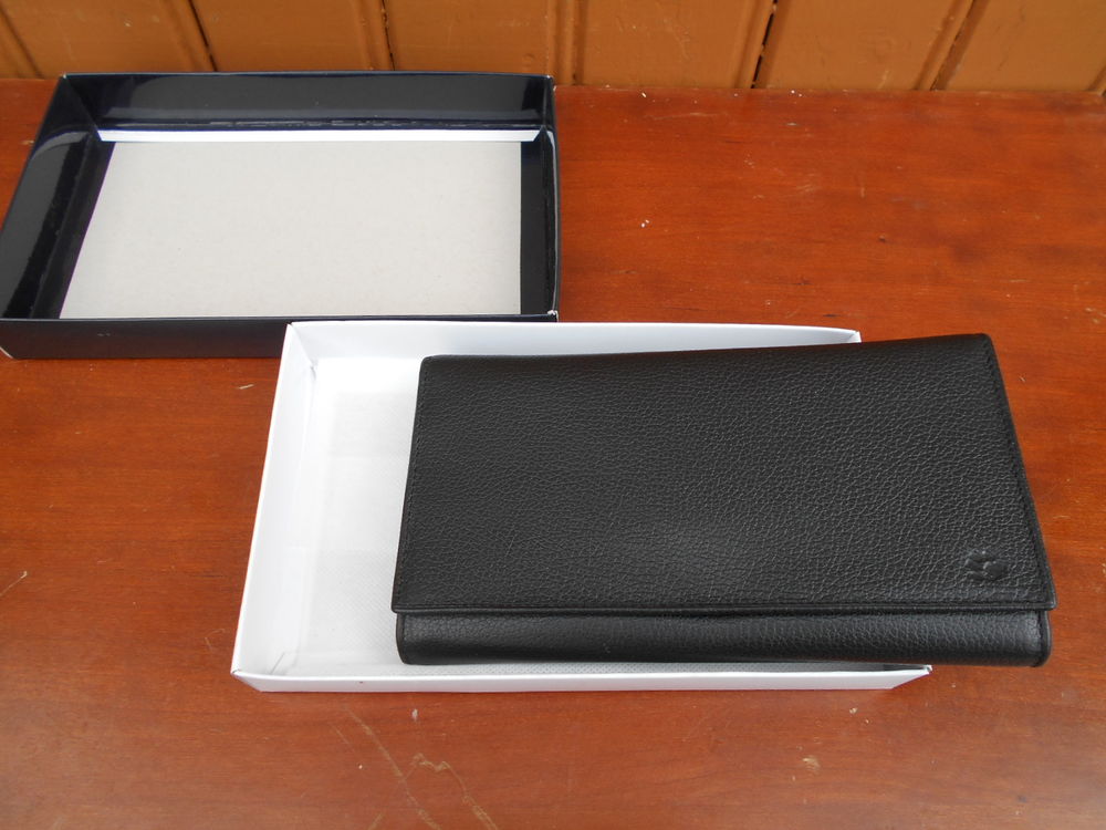 POCHETTE simili-cuir noir 19 Dammarie-les-Lys (77)