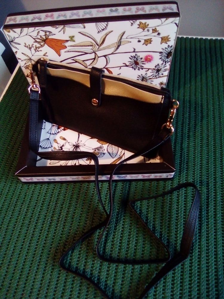 pochette simili noir et or bandouli�re - rouge Lanc�me neuf 6 Br�tigny-sur-Orge (91)