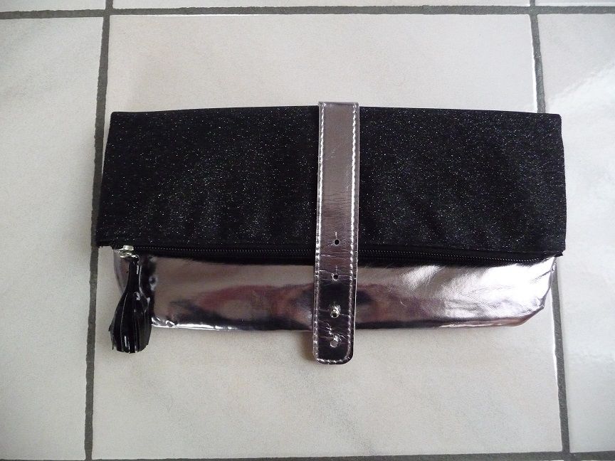 Pochette soir�e ou c�r�monie noire brillant & argent - Neuve 10 Celles-sur-Belle (79)