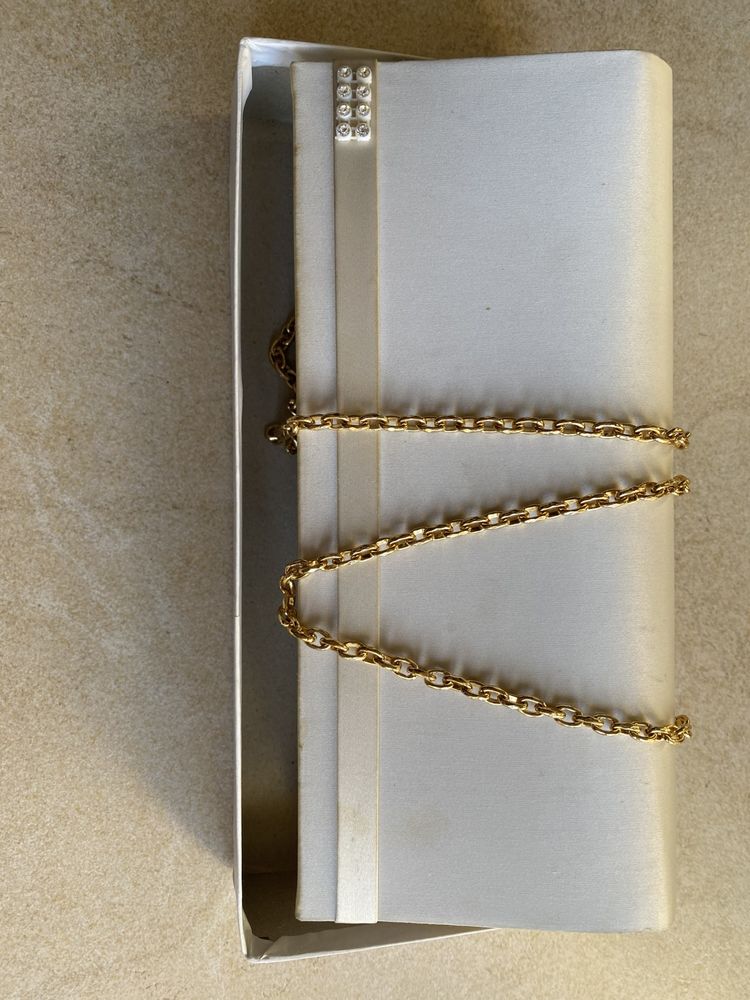 POCHETTE DE SOIREE 5 Nans-les-Pins (83)