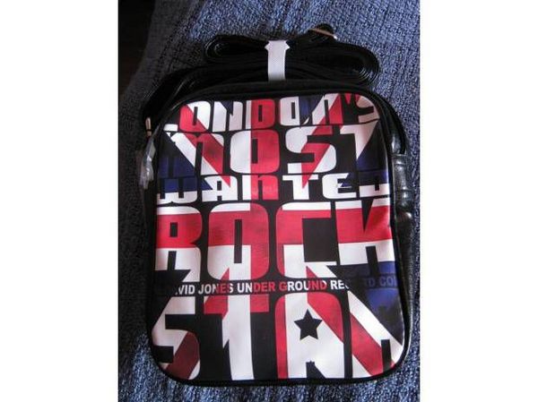 Pochette en synth�tique, sign�e david jones 10 Le Bouscat (33)