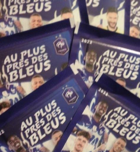 32 POCHETTES - Intermarch� -  Au plus pr�s des Bleus - 2022 12 Le Perreux-sur-Marne (94)