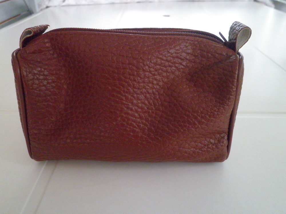 pochettes ou trousses neufs 3 Guer (56)