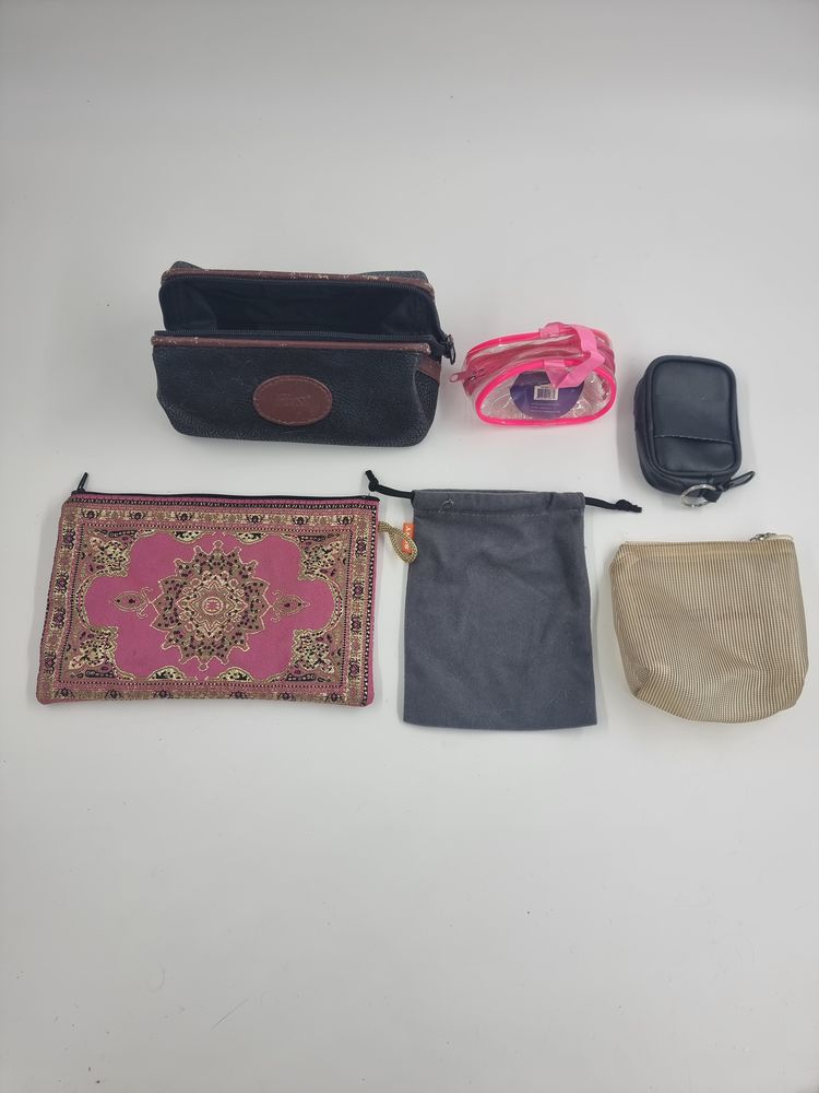 Lot de pochettes ou trousses de toilette 2 Vulbens (74)