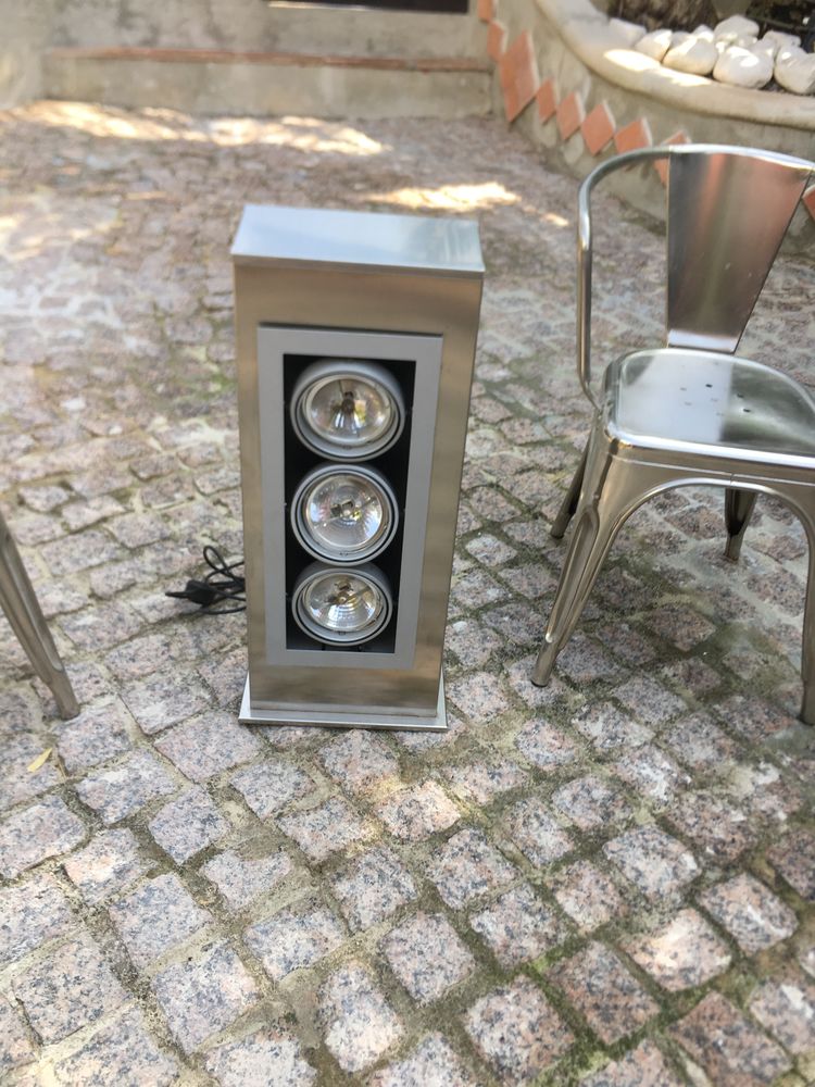 Lot de 8 podiums en m�tal bross� 1200 La Garde (83)