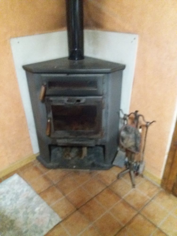 po�le a bois d'angle 0 Girolles (89)