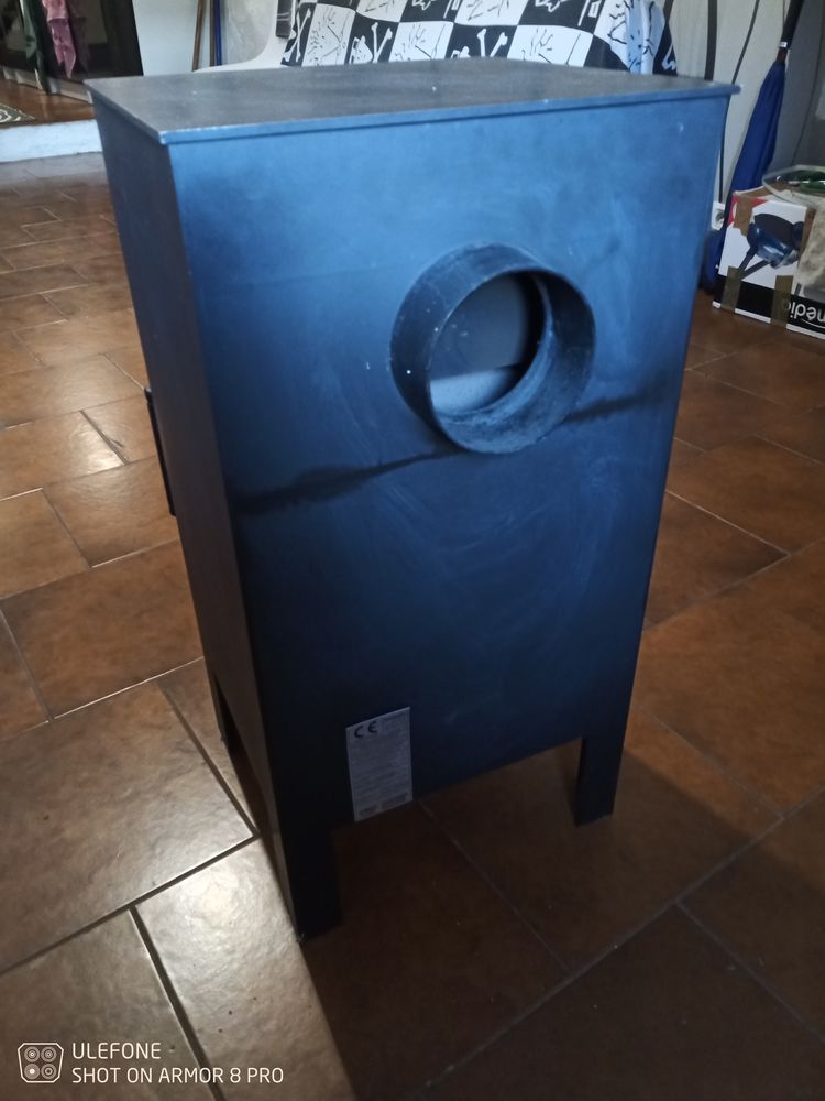 po�le a bois en fonte garantie 2 ans 400 Saint-Julien-en-Beauch�ne (05)