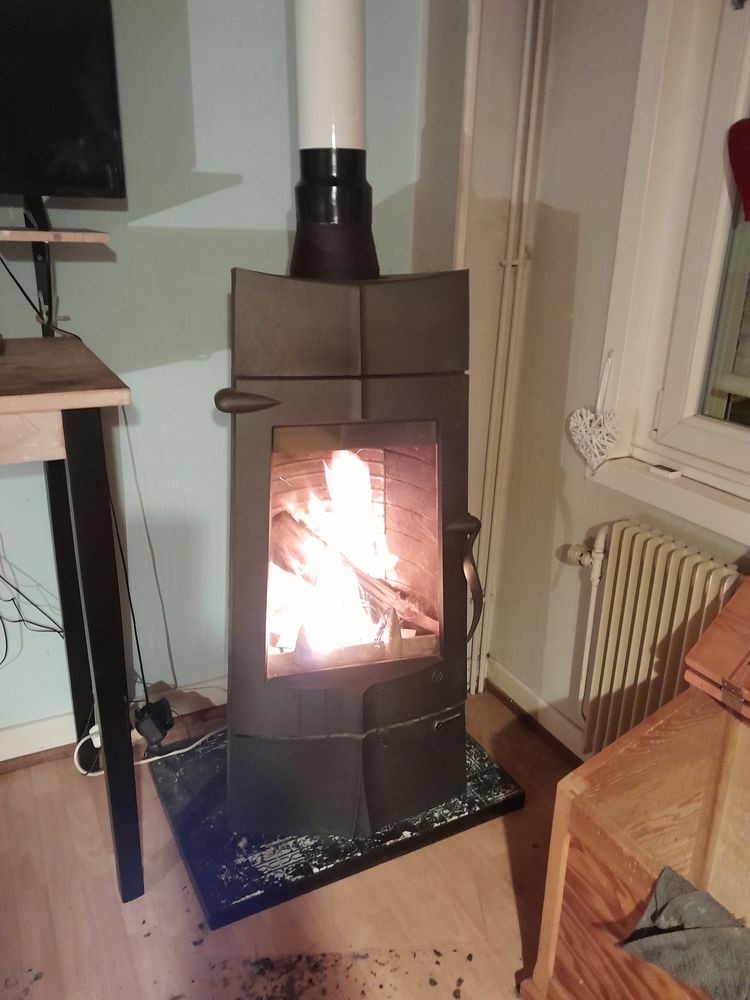 un po�le � bois invicta fonctionne tr�s bien 250 Anould (88)