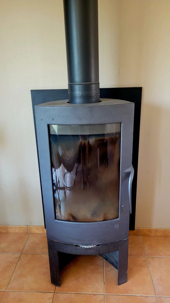 POELE A BOIS INVICTA 800 Peyriac-de-Mer (11)