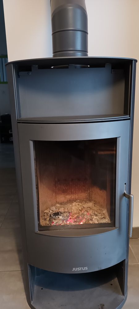 POELE A BOIS JUSTUS 800 Saint-Gelais (79)