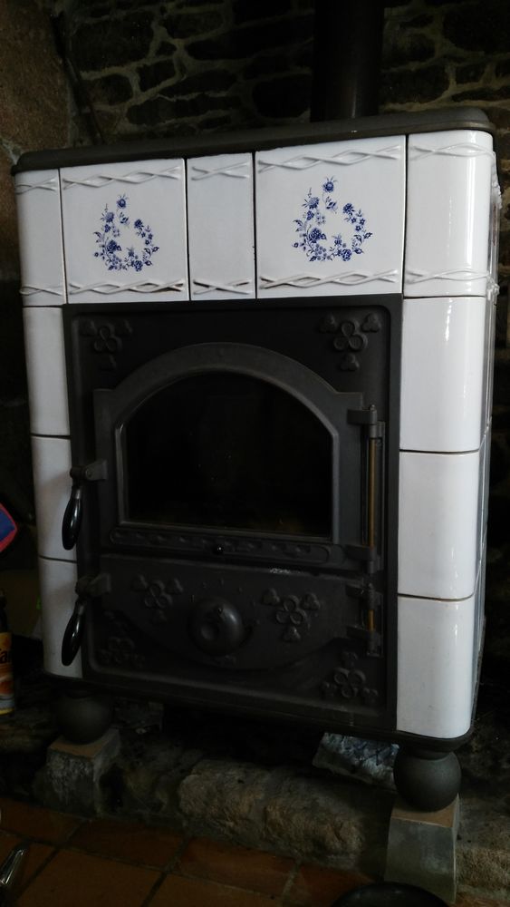 po�le � bois marque OLIGER de 8 KW
de type Alsacien 2400 Ploun�vez-Mo�dec (22)