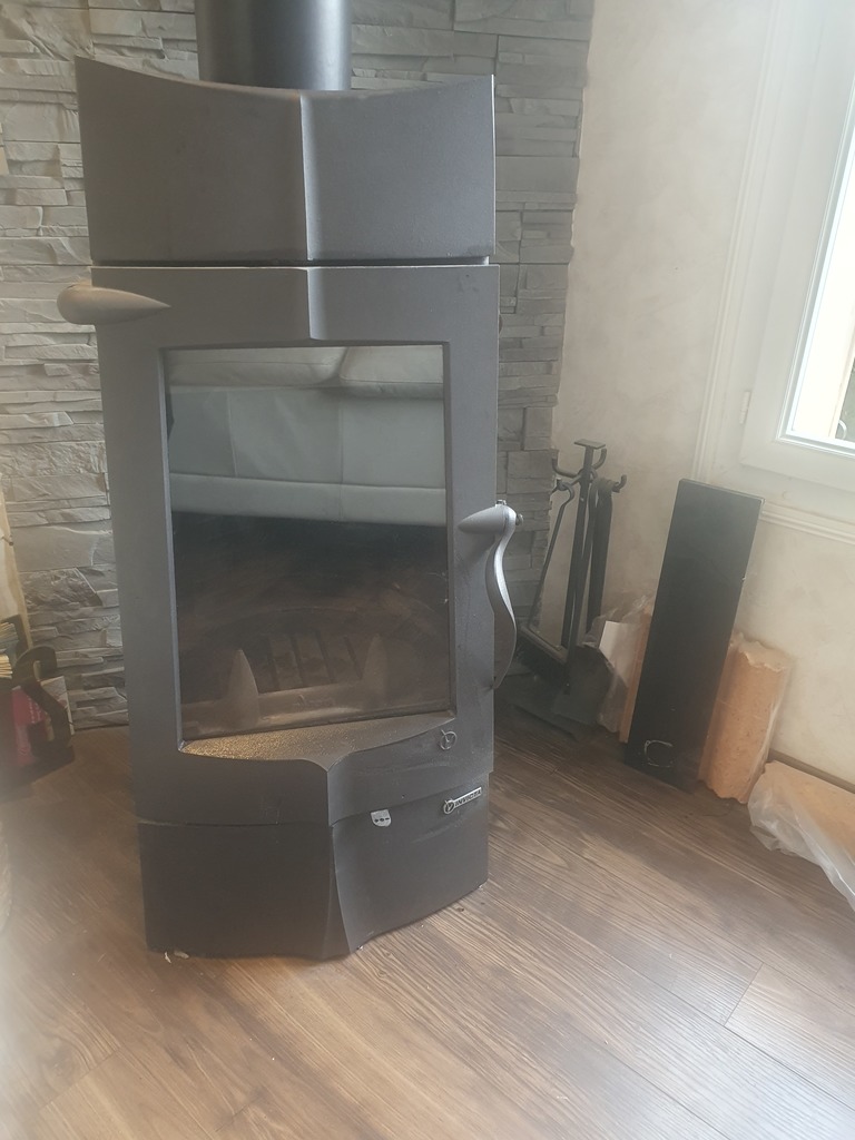 Po�le � bois noir invicta avec grande vitre 430 Ermont (95)