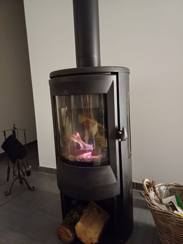 Po�le � bois 900 Annoisin-Chatelans (38)