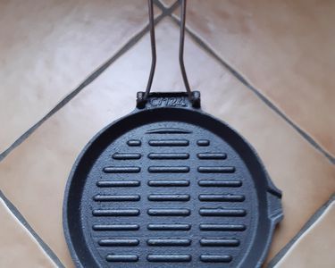 po�le en fonte 5 Scey-sur-Sa�ne-et-Saint-Albin (70)