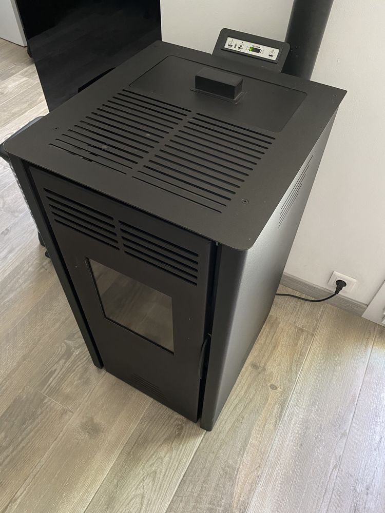 Po�le � granule ADRIANO 7 INVICTA 700 Apt (84)