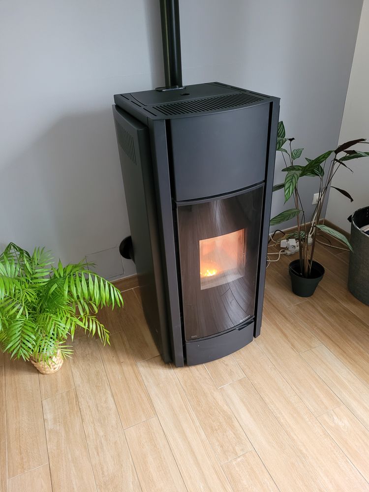 po�le � granul�s 12kw connect� avec tubage. 2500 Ambazac (87)