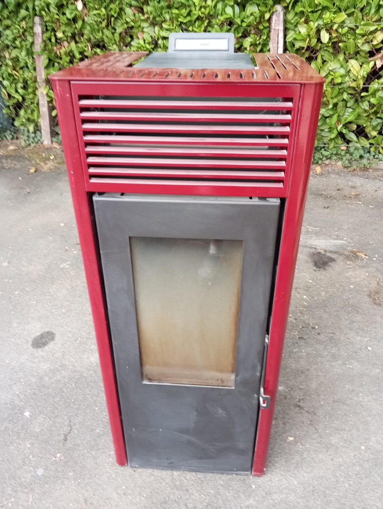 Po�le a granul�s bois marque Invicta  7 kw 800 Fumel (47)