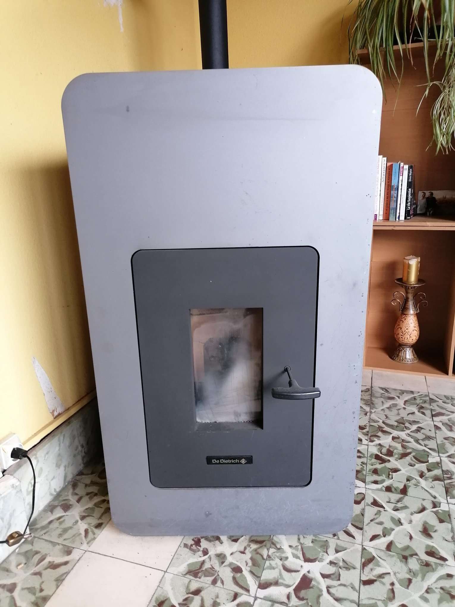 Po�le � granul�s De Dietrich gris avec porte vitr�e 500 Rambervillers (88)