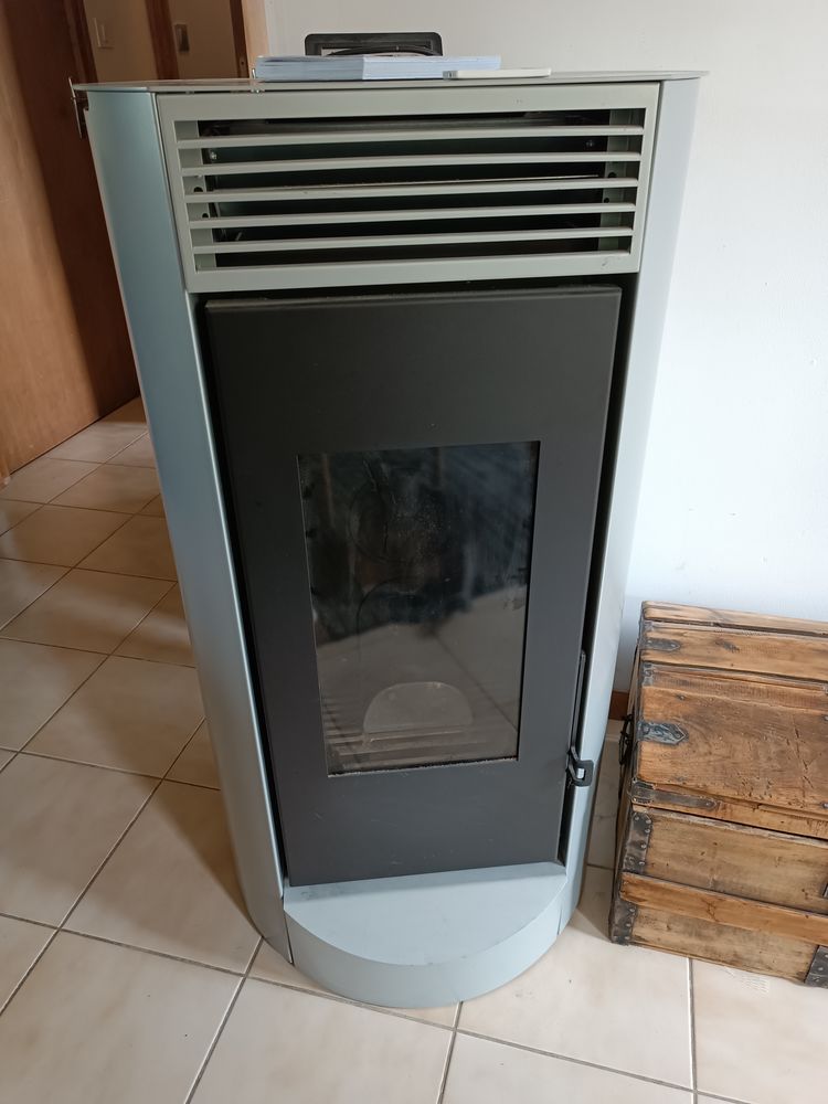 Poele a granules Invicta Lodi 10 gris 600 Longchaumois (39)