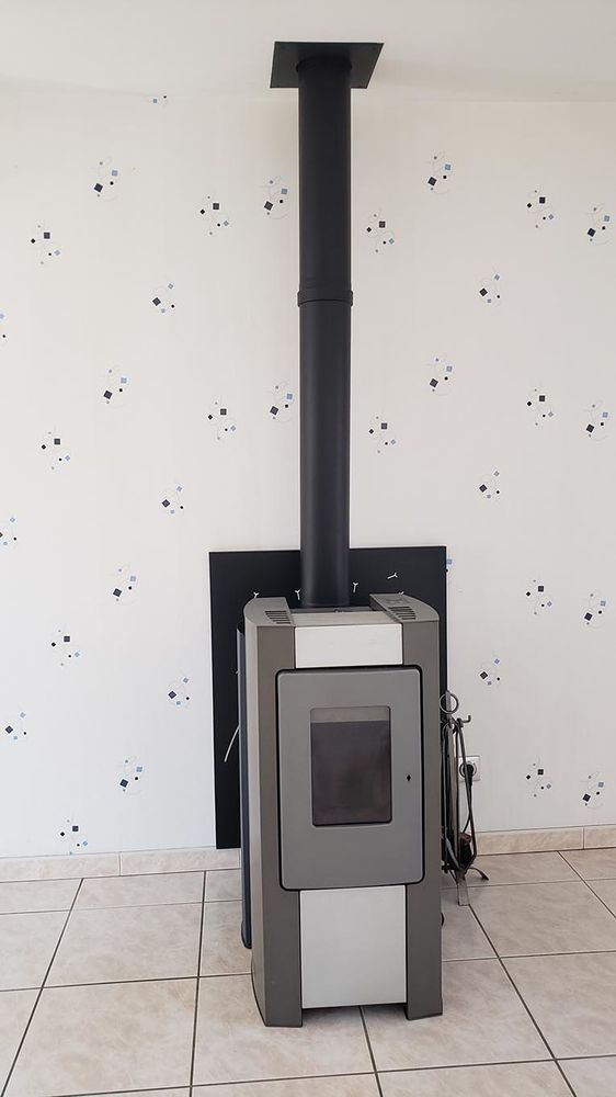 Po�le � granul�s RIKA MEMO 9 Kw gris 990 R�parsac (16)