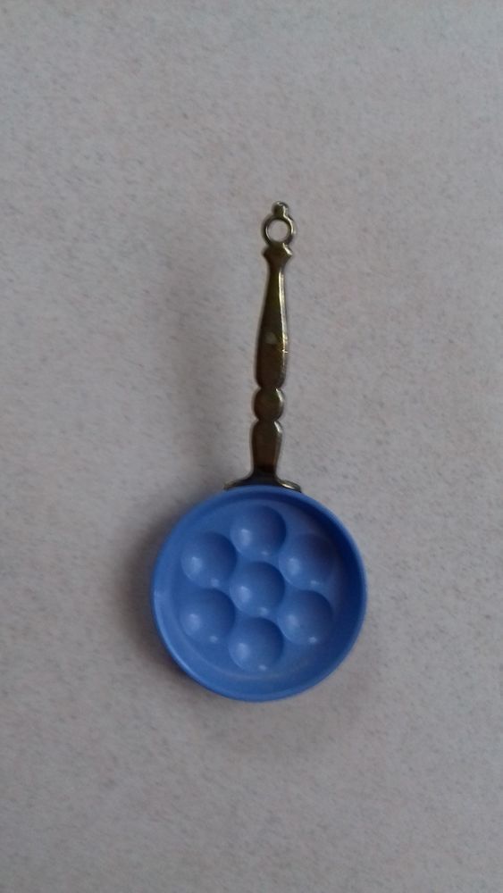 Po�le miniature en m�tal couleur bleue 5 Celles-sur-Belle (79)