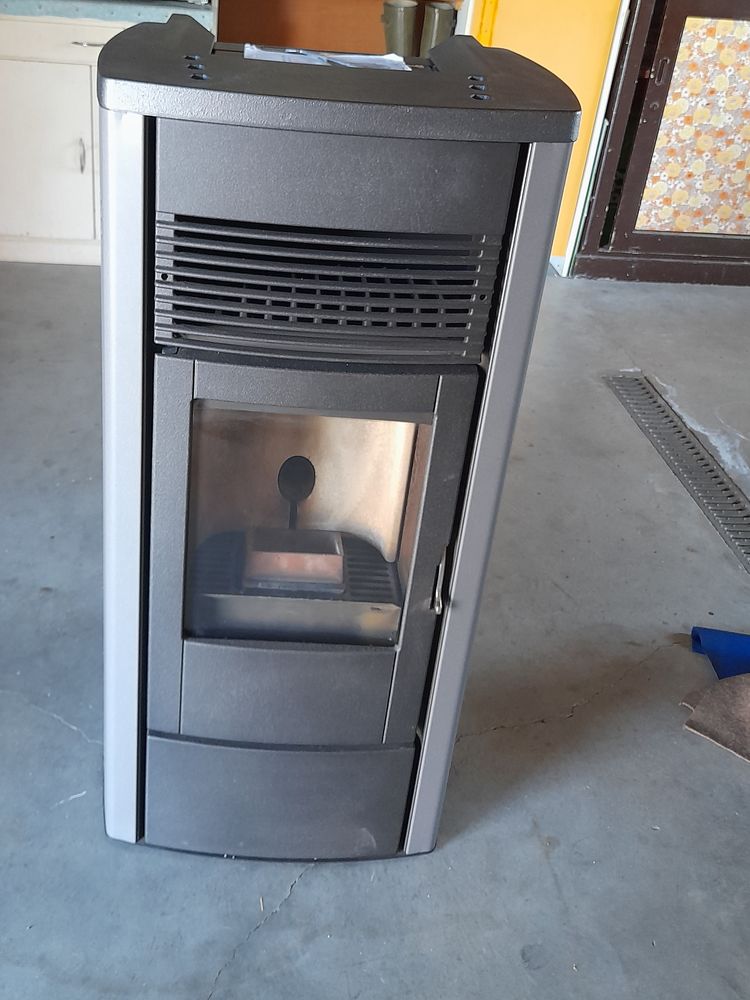 poele a pellets marque MCZ  8 kw - 850 Entrelacs (73)