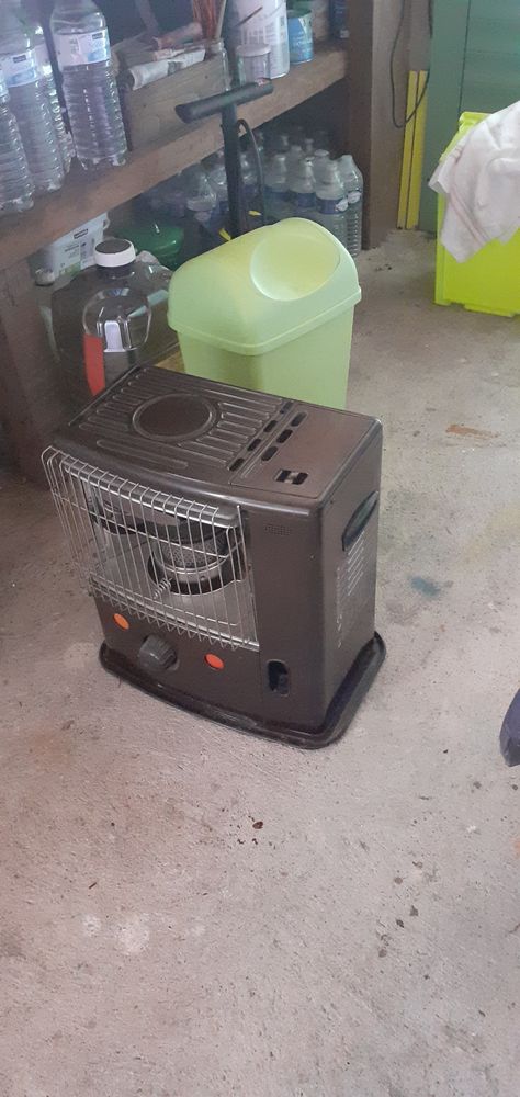 Po�le � p�trole, � piles, en bon �tat, �tat de marche
100 Saint-F�liu-d'Avall (66)