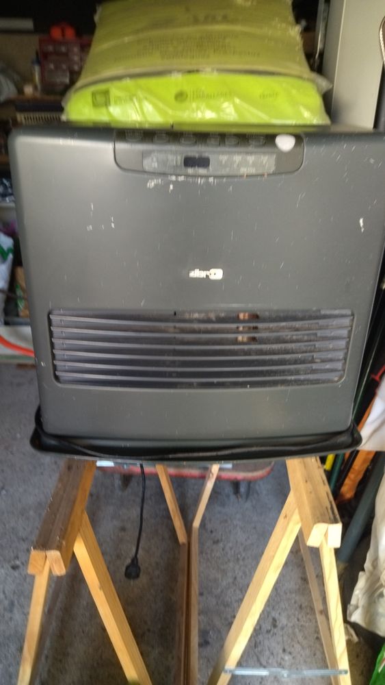 Po�le � p�trole .
100 Le Meux (60)