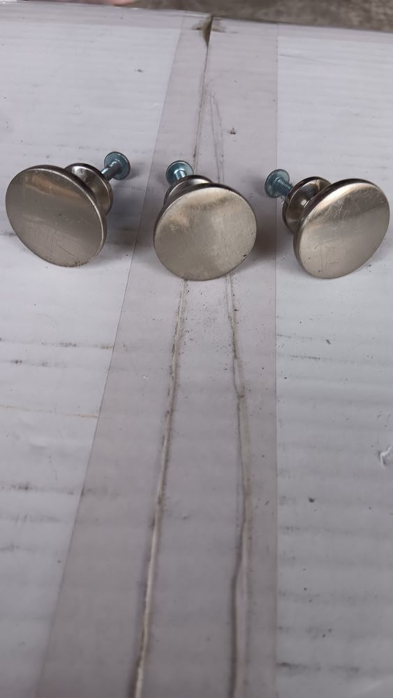 Poign�e m�tallique 3 1 Limay (78)