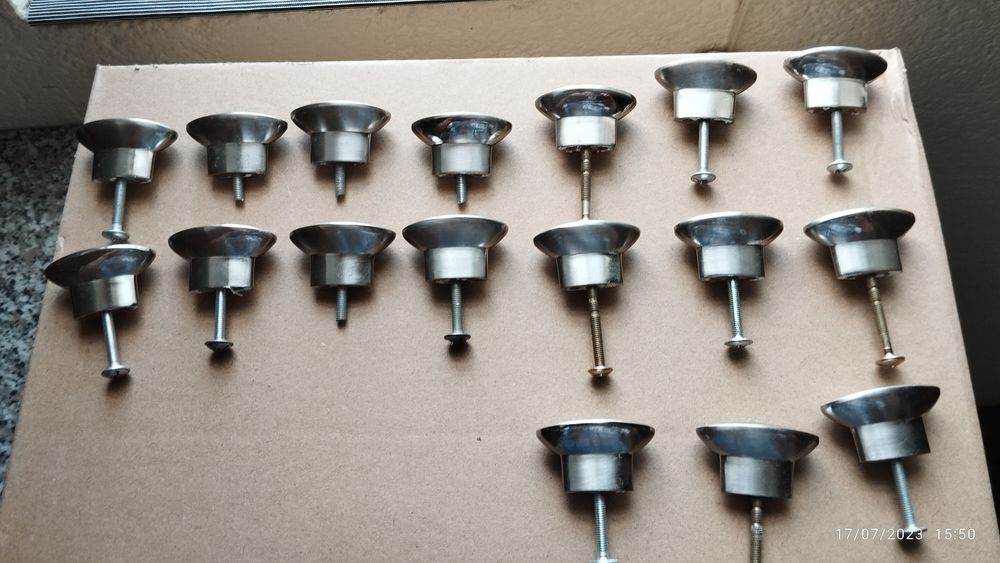 Poign�e de porte inox de cuisine 20 Saint-Hilaire-de-Loulay (85)