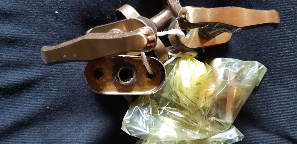 POIGNEES DE FENETRE 5 Chivres-Val (02)