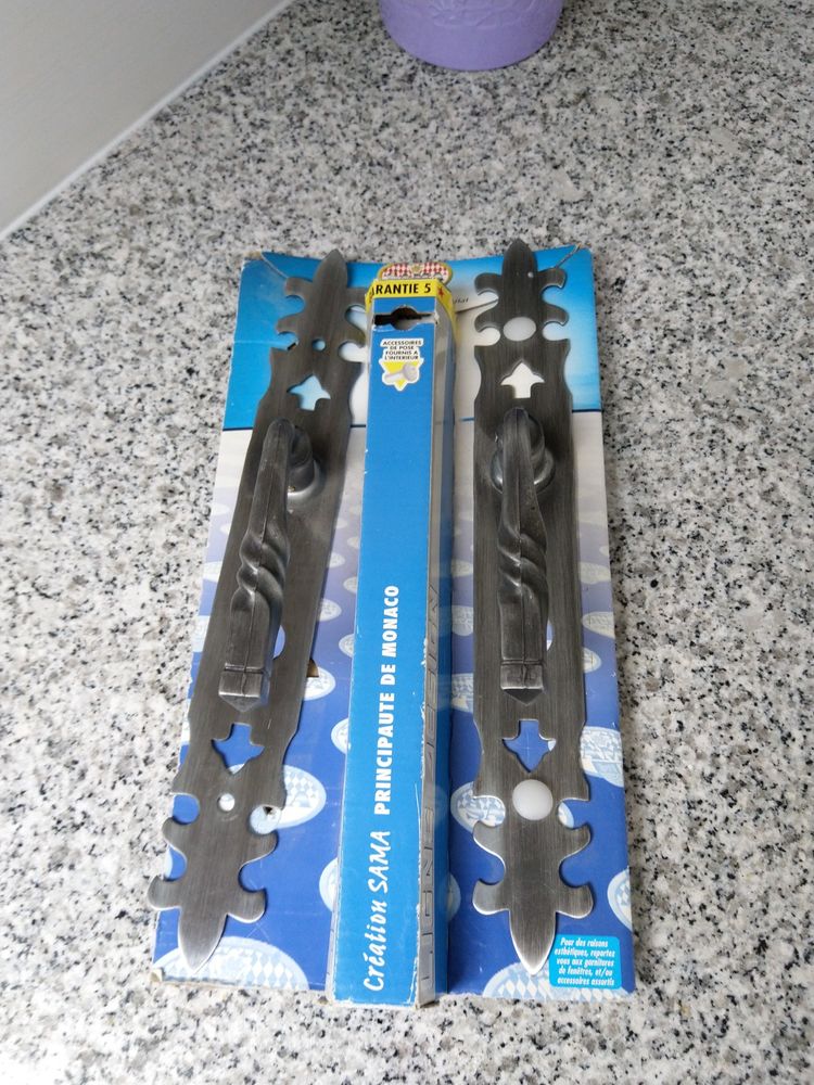 Poign�es de porte
18 Melun (77)