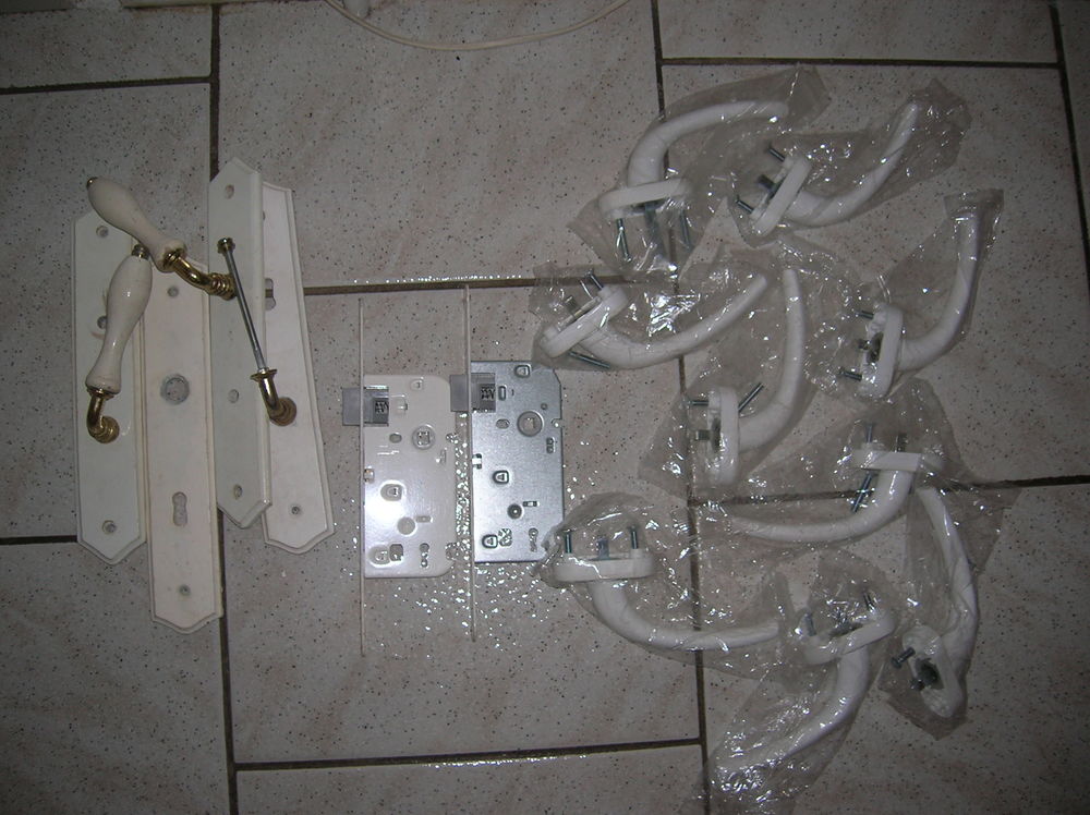 9 poign�es portes+ 2 serrures+ 3 poign�es 20 Reims (51)