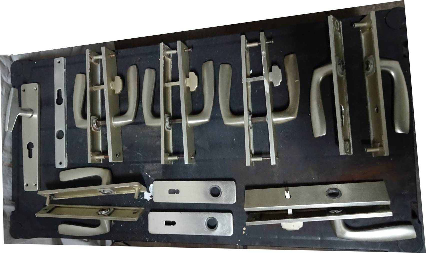 Poign�es de portes 2 Calais (62)