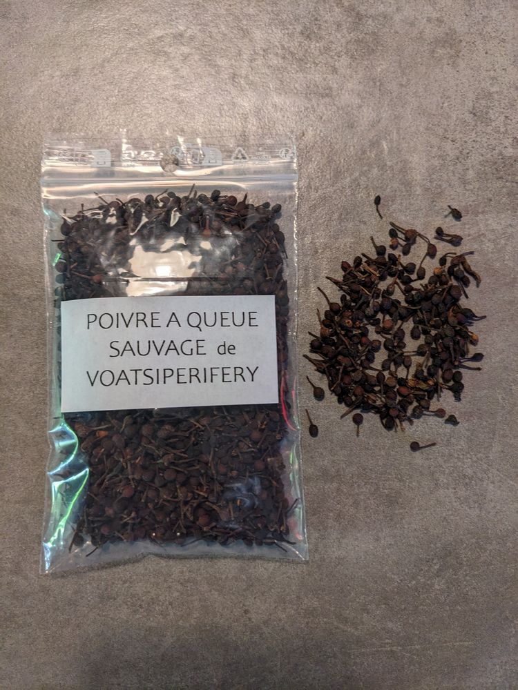 Poivre sauvage � queue de Voatsiperifery 30 gr.baies fines p 6 Marseille 13 (13)