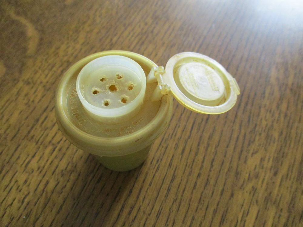 Poivri�re tupperware vintage 0 M�rignies (59)