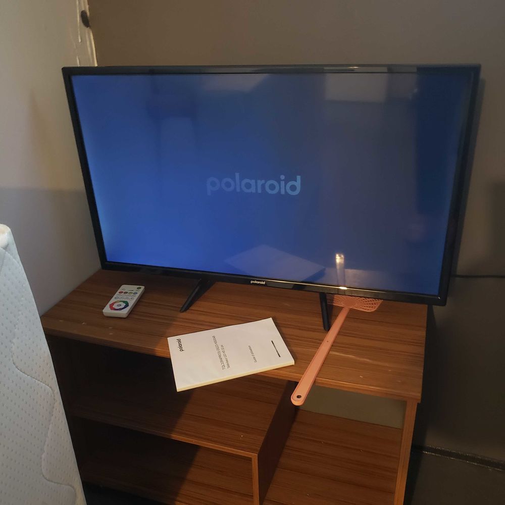 Tv Polaro�d +meuble tv 85 S�ranvillers-Forenville (59)