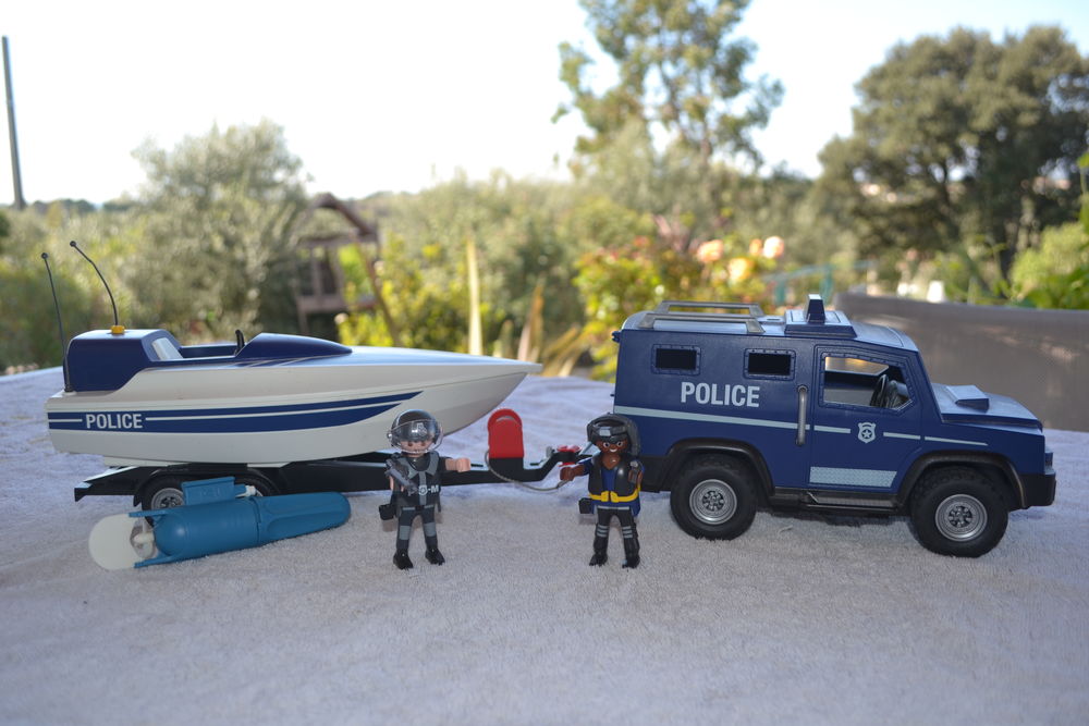 POLICIERS  jouets - 30 Juvignac (34)