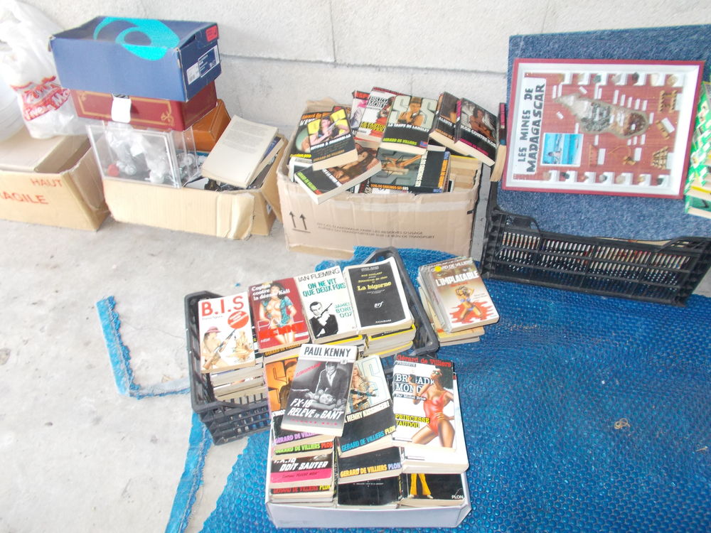 lot de policiers 25 Bourgoin-Jallieu (38)