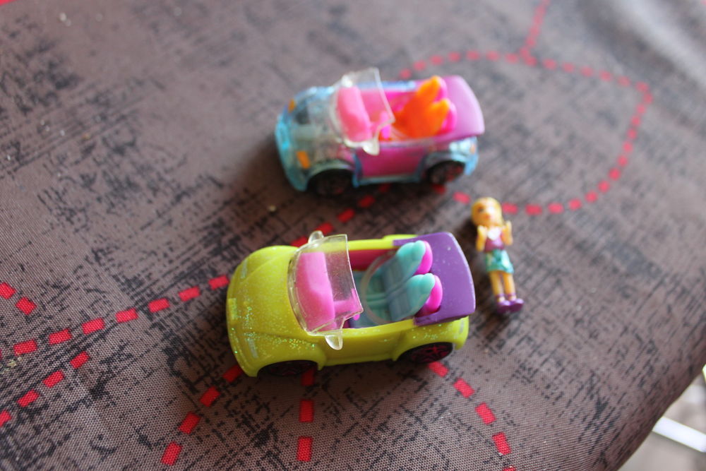 Polly pocket voitures paillet�es + une figurine
10 Talence (33)