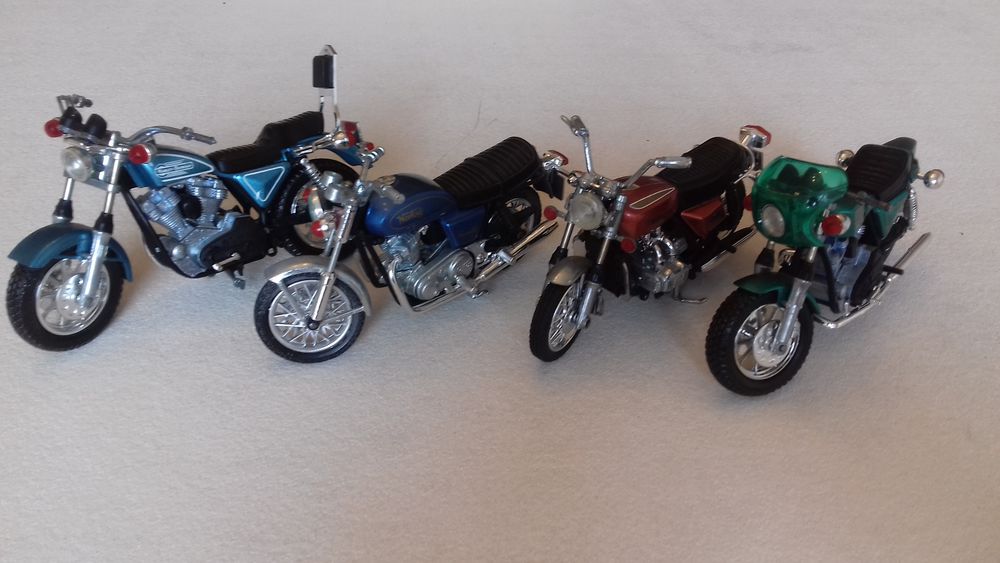 Polystil 4motos au 1/15 10 Lyon 3 (69)